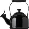 Le Creuset Demi Fluitketel - 1,1 L - Ebbenzwart 2 Le Creuset Demi Fluitketel - 1,1 L - Ebbenzwart -Le Creuset 1107x1200 4