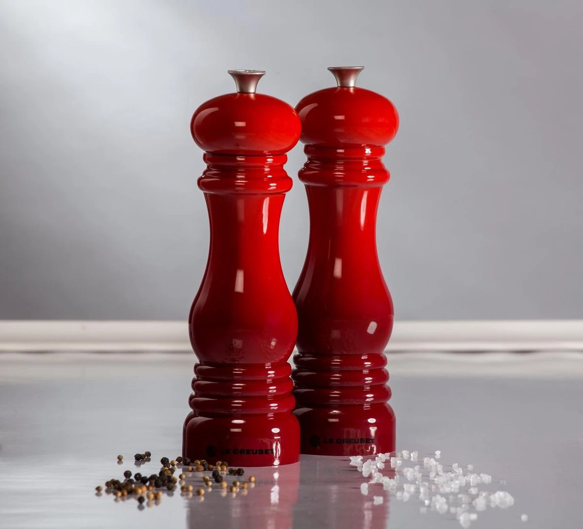 Le Creuset Pepermolen - 21cm - Kersenrood 5 Le Creuset Pepermolen - 21cm - Kersenrood - Afbeelding 3