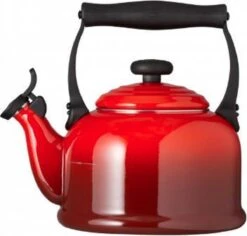 Le Creuset Tradition Fluitketel - 2.1 L - Kersenrood 9 Le Creuset Tradition Fluitketel - 2.1 L - Kersenrood -Le Creuset 1200x1145 1