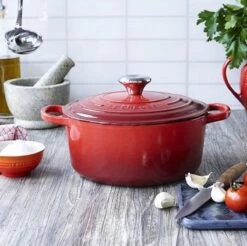 Le Creuset Signature Braadpan - 4,2 L - 24 Cm - Kersenrood 18 Le Creuset Signature Braadpan - 4,2 L - 24 Cm - Kersenrood -Le Creuset 1200x1197 1