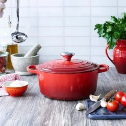 Le Creuset Gietijzeren Braadpan - 26cm 5,3 L - Kersenrood 17 Le Creuset Gietijzeren Braadpan - 26cm 5,3 L - Kersenrood -Le Creuset 1200x1200 12
