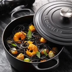 Le Creuset Signature Braadpan - 4,2 L - 24 Cm - Zwart 19 Le Creuset Signature Braadpan - 4,2 L - 24 Cm - Zwart -Le Creuset 1200x1200 5
