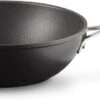 Le Creuset Wokpan - Met Steel - Les Forgées TNS - ø 26 Cm / 3.4 Liter - Standaard Anti-aanbaklaag 1 Le Creuset Wokpan - Met Steel - Les Forgées TNS - ø 26 Cm / 3.4 Liter - Standaard Anti-aanbaklaag -Le Creuset 1200x372