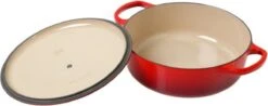 Le Creuset - Gietijzeren - Lage Braadpan - 24cm - Kersenrood 38 Le Creuset - Gietijzeren - Lage Braadpan - 24cm - Kersenrood -Le Creuset 1200x478