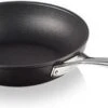 Le Creuset - Les Forgees - Diepe Koekenpan - 26cm 2,75l 1 Le Creuset - Les Forgees - Diepe Koekenpan - 26cm 2,75l -Le Creuset 1200x595