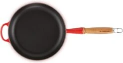 Le Creuset Koekenpan Signature Kersenrood - ø 28 Cm / 2.6 Liter - Geëmailleerde Anti-aanbaklaag 11 Le Creuset Koekenpan Signature Kersenrood - ø 28 Cm / 2.6 Liter - Geëmailleerde Anti-aanbaklaag -Le Creuset 1200x616