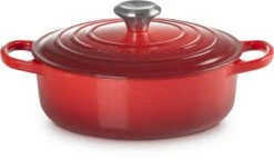 Le Creuset - Gietijzeren - Lage Braadpan - 24cm - Kersenrood 27 Le Creuset - Gietijzeren - Lage Braadpan - 24cm - Kersenrood -Le Creuset 1200x695