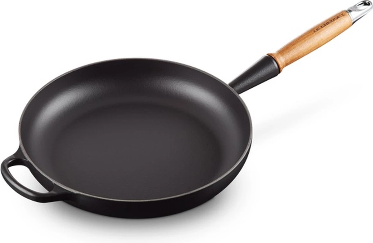 Le Creuset Koekenpan Signature Mat Zwart - ø 28 Cm / 2.6 Liter - Geëmailleerde Anti-aanbaklaag 3 Le Creuset Koekenpan Signature Mat Zwart - ø 28 Cm / 2.6 Liter - Geëmailleerde Anti-aanbaklaag