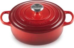 Le Creuset - Gietijzeren - Lage Braadpan - 24cm - Kersenrood 34 Le Creuset - Gietijzeren - Lage Braadpan - 24cm - Kersenrood -Le Creuset 1200x785