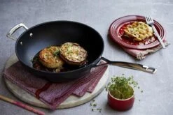 LE CREUSET - Les Forgees - Wokpan 30cm -Le Creuset 1200x800