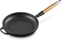 Le Creuset Koekenpan Signature Mat Zwart - ø 28 Cm / 2.6 Liter - Geëmailleerde Anti-aanbaklaag 16 Le Creuset Koekenpan Signature Mat Zwart - ø 28 Cm / 2.6 Liter - Geëmailleerde Anti-aanbaklaag -Le Creuset 1200x823