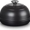 Le Creuset Broodpan Signature Mat Zwart - ø 24 Cm / 1.6 Liter 1 Le Creuset Broodpan Signature Mat Zwart - ø 24 Cm / 1.6 Liter -Le Creuset 1200x851