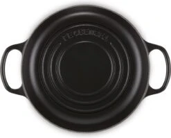Le Creuset Broodpan Signature Mat Zwart - ø 24 Cm / 1.6 Liter 17 Le Creuset Broodpan Signature Mat Zwart - ø 24 Cm / 1.6 Liter -Le Creuset 1200x966