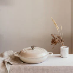 Le Creuset Buffetbraadpan 3,5 L 8 Le Creuset Buffetbraadpan 3,5 L -Le Creuset 46083 01 03 63c2d347f0