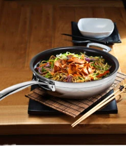 Le Creuset 3-Ply Non-stick Koekenpan Hulphandvat 7 Le Creuset 3-Ply Non-stick Koekenpan Hulphandvat -Le Creuset 514141 01 4 EnvironmentImage a6a09f9ffb