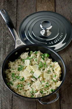 Le Creuset Signature 3-Ply Non-stick Sauspan Met Deksel 7 Le Creuset Signature 3-Ply Non-stick Sauspan Met Deksel -Le Creuset 514171 01 4 EnvironmentImage 92e7f7bf00