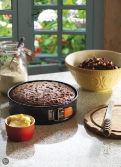 Le Creuset Springvorm Patiliss ø 24 Cm -Le Creuset 870x1200 1