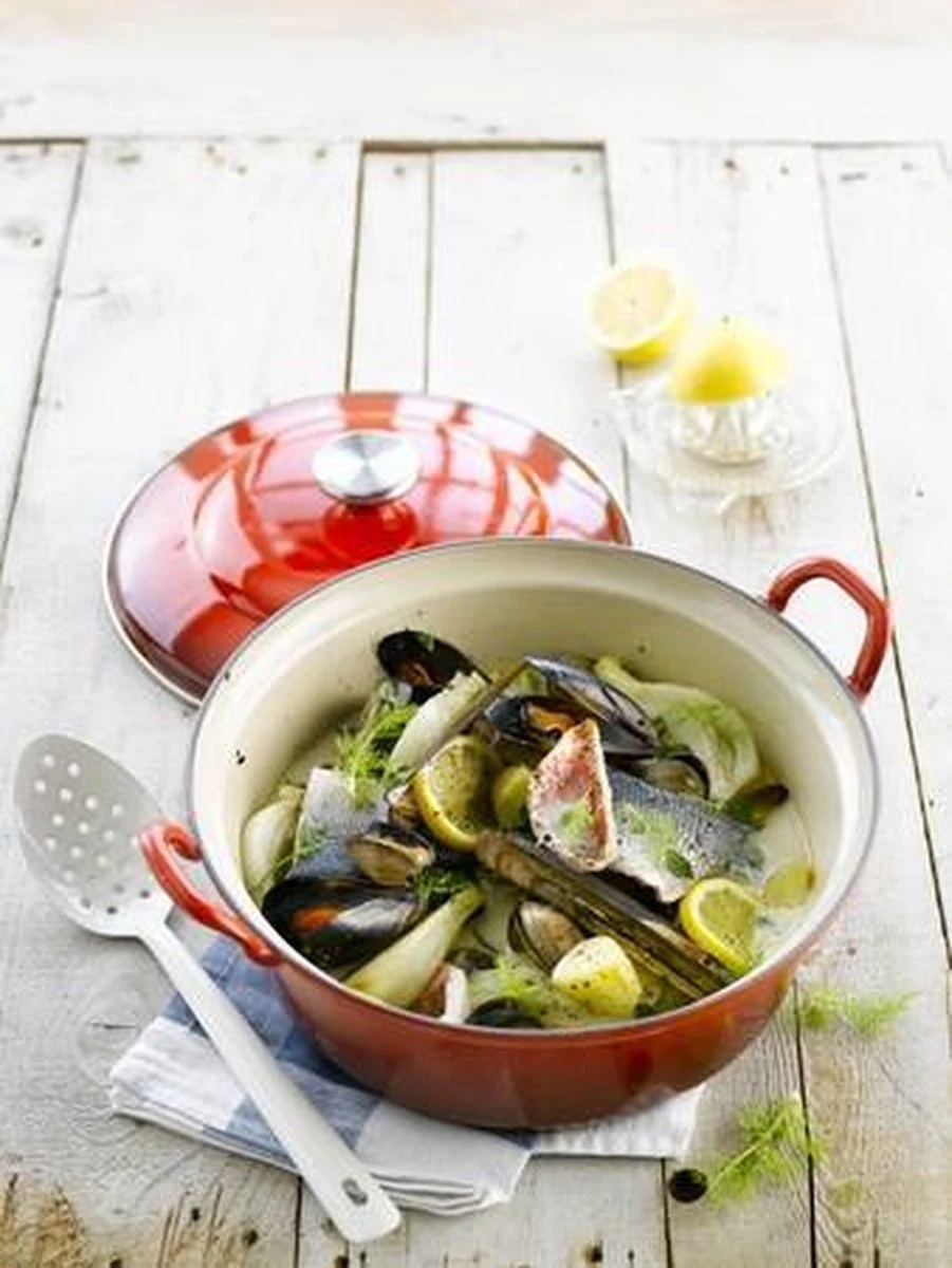 Le Creuset Braadpan Faitout Tradition Kersenrood - ø 24 Cm / 3 Liter 9 Le Creuset Braadpan Faitout Tradition Kersenrood - ø 24 Cm / 3 Liter - Afbeelding 7