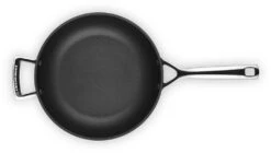 Le Creuset Sauteerpan Les Forgées TNS - ø 26 Cm / 2.7 Liter - Standaard Anti-aanbaklaag 13 Le Creuset Sauteerpan Les Forgées TNS - ø 26 Cm / 2.7 Liter - Standaard Anti-aanbaklaag -Le Creuset LC 20190624 ZS PS FS 51101260010202 004 1