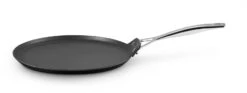 Le Creuset Pannenkoekenpan Les Forgées TNS - ø 28 Cm - Standaard Anti-aanbaklaag 12 Le Creuset Pannenkoekenpan Les Forgées TNS - ø 28 Cm - Standaard Anti-aanbaklaag -Le Creuset LC 20190624 ZS PS FS 51106280010002 001 1