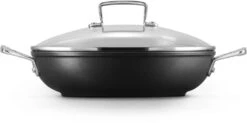 Le Creuset Hapjespan Met Deksel - Les Forgées TNS - ø 26 Cm / 2.7 Liter - Standaard Anti-aanbaklaag 15 Le Creuset Hapjespan Met Deksel - Les Forgées TNS - ø 26 Cm / 2.7 Liter - Standaard Anti-aanbaklaag -Le Creuset LC 20190624 ZS PS FS 51107260010502 003