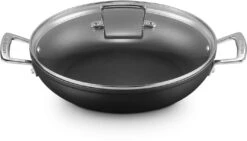 Le Creuset Hapjespan Met Deksel - Les Forgées TNS - ø 28 Cm / 3.2 Liter - Standaard Anti-aanbaklaag -Le Creuset LC 20190624 ZS PS FS 51107280010502 002