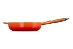 Le Creuset Hapjespan Signature - Oranjerood - ø 28 Cm / 3.6 Liter- Geëmailleerde Anti-aanbaklaag 9 Le Creuset Hapjespan Signature - Oranjerood - ø 28 Cm / 3.6 Liter- Geëmailleerde Anti-aanbaklaag -Le Creuset LC 20210721 HL PS FS 20259280900422 003