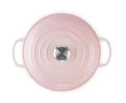 Le Creuset Braadpan Signature - Campagnard - Shell Pink - ø 26 Cm / 2.2 Liter 11 Le Creuset Braadpan Signature - Campagnard - Shell Pink - ø 26 Cm / 2.2 Liter -Le Creuset le creuset campagnard shell pink 26cm 1