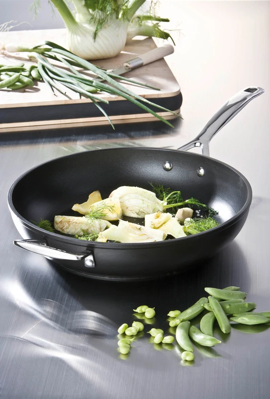 Le Creuset Sauteerpan Les Forgées TNS - ø 28 Cm / 3.2 Liter - Standaard Anti-aanbaklaag 6 Le Creuset Sauteerpan Les Forgées TNS - ø 28 Cm / 3.2 Liter - Standaard Anti-aanbaklaag - Afbeelding 4